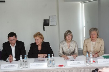 No kreisās: Alvils Krams, Ludmila Vīksna, Ineta Grīsle, Laima Rutka