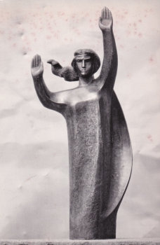 Ēvī Upeniece. Nevienam es Rīgas nedodu. 1989. Bronza. Foto – Georgs Jemeļjanovs. Latvijas Mākslinieku savienības kolekcija