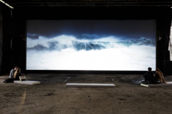 Voldemārs Johansons. Videoinstalācija "Slāpes", kas tapusi sadarbībā ar Latvijas Jaunā teātra institūtu, operatoriem Andreju Rudzātu un Māri Pilātu, skaņas redaktoru Ernestu Ansonu. Tika parādīta starptautiskajā Jaunā teātra festivālā "Homo Novus" bijušajā tekstilfabrikā "Boļševička" (04.–10.09.2015)