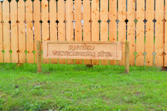 "Slutišķu vecticībnieku lauku sēta"