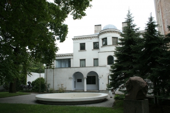  "Kauja četrās sienās" 