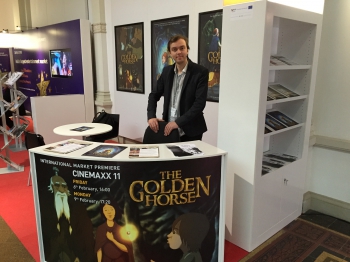 Filmas Zelta zirgs režisors Reinis Kalnaellis filmu studijas Rija stendā
