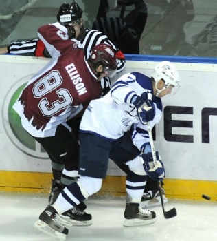 Mets Elisons cīņa ar Maskavas Dinamo hokejistu 3479_dsc92771galfull