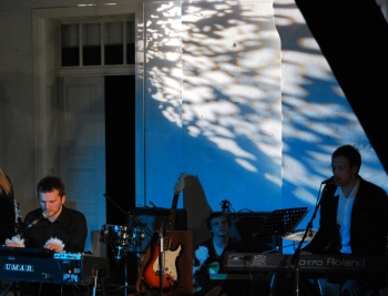 "100 baltu dvēseļu" albums kopš šīs nedēļas veikalos